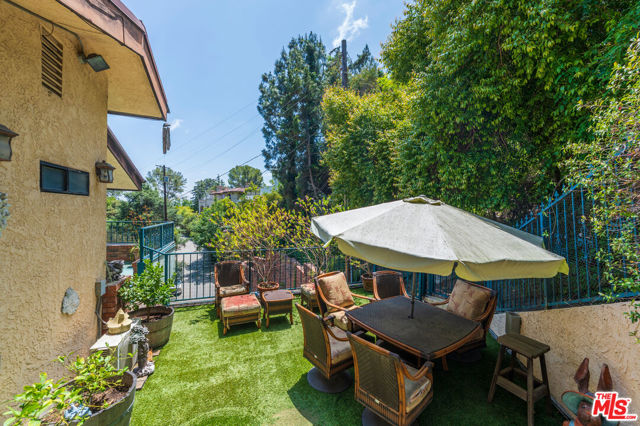 1242 Angelo Drive, Beverly Hills CA: https://media.crmls.org/mediaz/8dd798ec-bdfc-48a8-ab43-a7c2efa834d0.jpg
