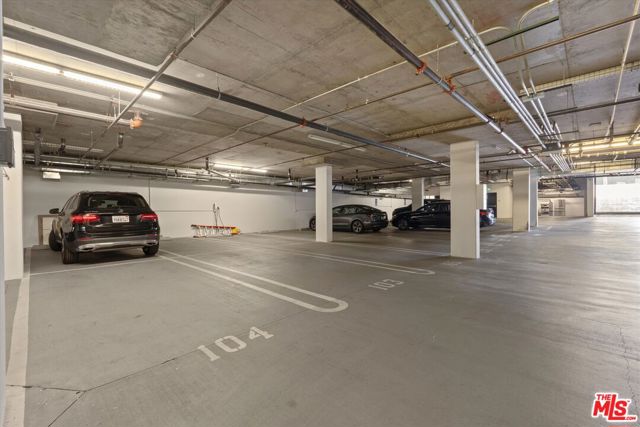 1345 Havenhurst Drive, West Hollywood CA: https://media.crmls.org/mediaz/8dd89b87-5631-4a7d-8142-61a3afc56a61.jpg