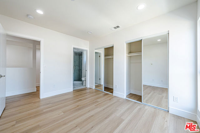 2055 S Garth Avenue, Los Angeles CA: https://media.crmls.org/mediaz/8dd8a02b-a5dd-4f70-aa08-0dda68d875d1.jpg