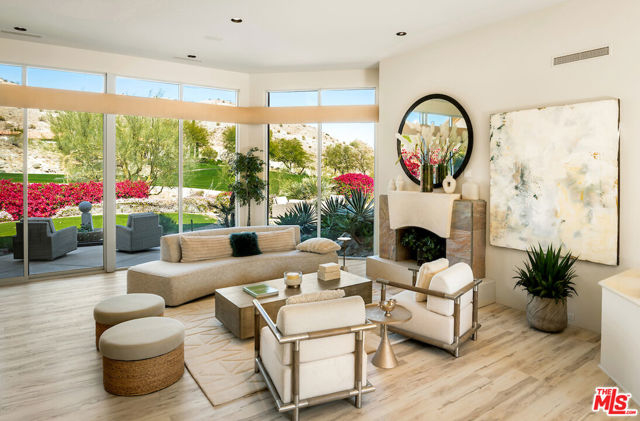 136 Netas Drive, Palm Desert CA: https://media.crmls.org/mediaz/8dd8a98c-384a-4bd5-9eb4-7643e13dc120.jpg