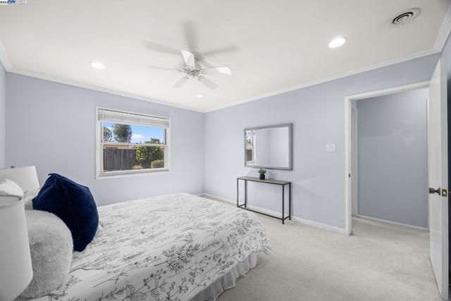 334 Oxford Street, Hayward CA: https://media.crmls.org/mediaz/8dd8dde7-fa7a-416f-9cc0-c6a50d55f70d.jpg