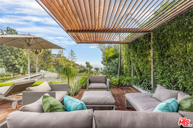 8814 Pinto Place, Los Angeles CA: https://media.crmls.org/mediaz/8dd9a575-28c3-4a2c-a825-9eb1c5431318.jpg