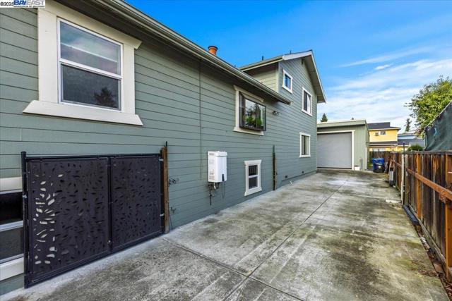 1672 Crescent Avenue, Castro Valley CA: https://media.crmls.org/mediaz/8dda28c3-067b-4fd5-9ed6-9900fb15db4a.jpg