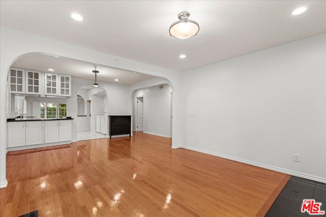 2126 Selby Avenue, Los Angeles CA: https://media.crmls.org/mediaz/8dda44c1-8c8d-44d2-b6a6-f657ad85f88e.jpg