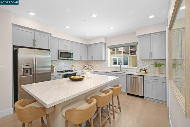 33105 Via Vicenza, San Ramon CA: https://media.crmls.org/mediaz/8dda6676-e9ac-4ad7-a816-8224dc9cb966.jpg