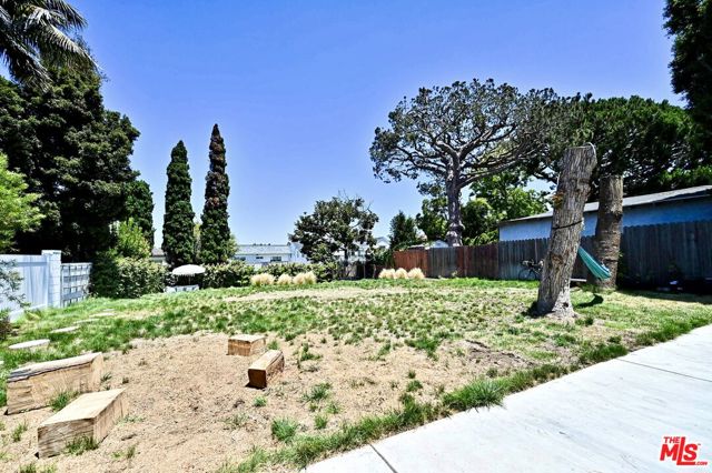1545 3rd Street, Manhattan Beach CA: https://media.crmls.org/mediaz/8dda98c0-5837-4713-90ca-f431d85521a8.jpg