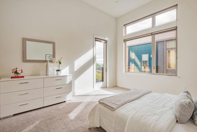 1028 Foster Square Lane, Foster City CA: https://media.crmls.org/mediaz/8ddabd15-a45a-403a-843f-c04fc8a1539a.jpg