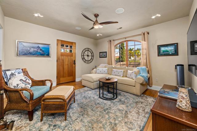625 4th Street, Coronado CA: https://media.crmls.org/mediaz/8ddac5dc-d9c5-4d13-bb3c-69da4526116d.jpg