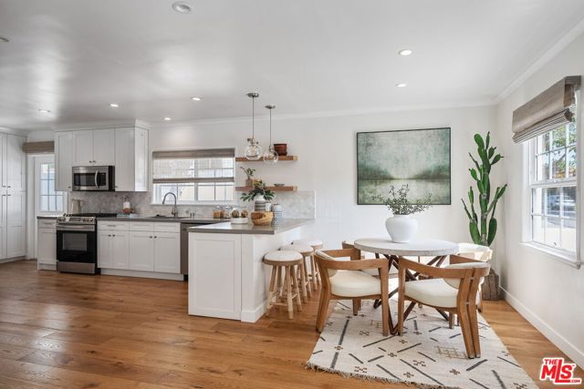 3627 Veteran Avenue, Los Angeles CA: https://media.crmls.org/mediaz/8ddb071e-090b-4d8f-b848-f8b5bd41e626.jpg