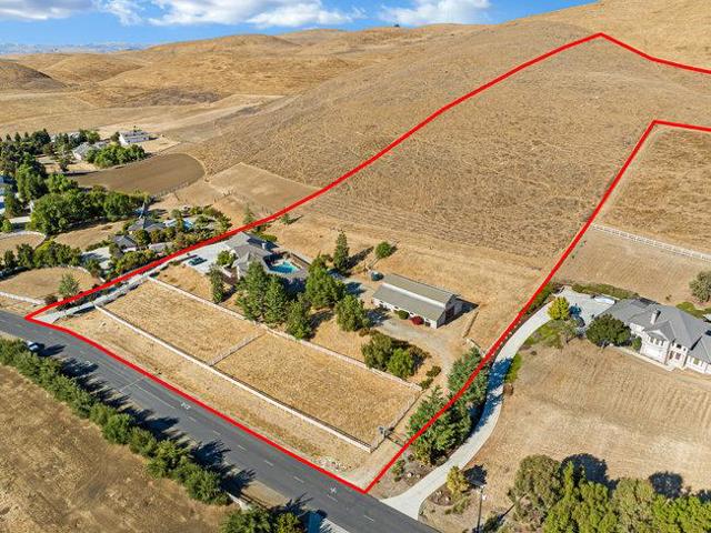 5955 Diablo Hills Road, Tres Pinos CA: https://media.crmls.org/mediaz/8ddb4d83-a3f9-4762-9df3-0ade8e0fecc2.jpg
