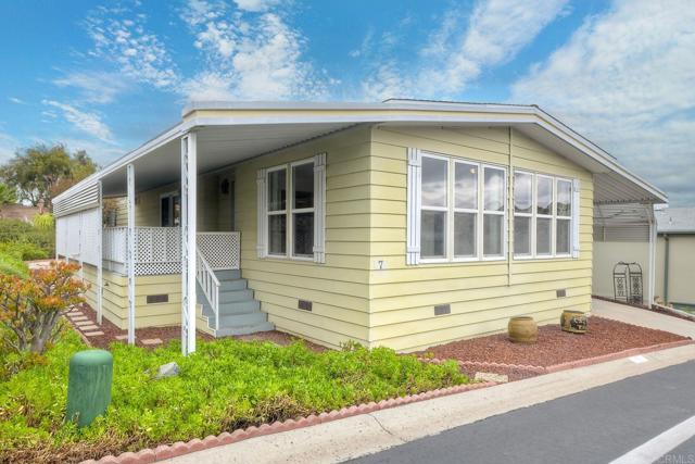 Detail Gallery Image 3 of 46 For 1175 La Moree Dr #7,  San Marcos,  CA 92078 - 2 Beds | 2 Baths