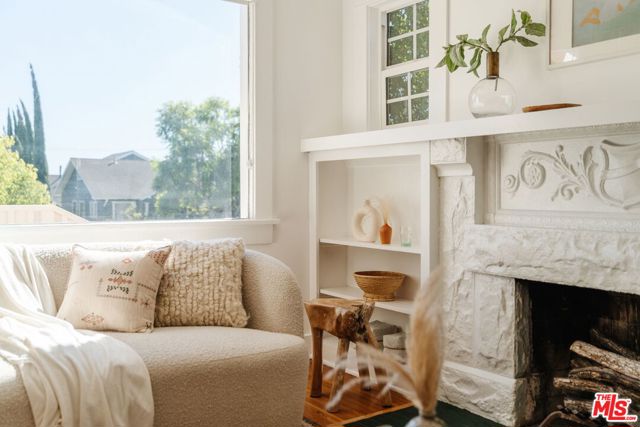 5421 Stratford Road, Los Angeles CA: https://media.crmls.org/mediaz/8ddb9844-54d3-4e6c-b4cb-f646fa8170cd.jpg