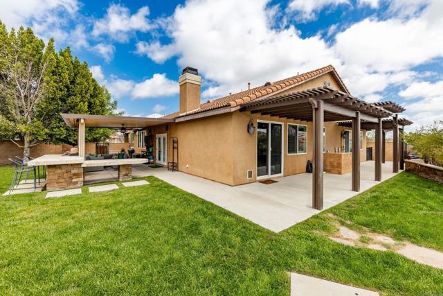 25111 Cedar Ridge Court, Wildomar CA: https://media.crmls.org/mediaz/8ddbf2a6-38d9-4e0b-b28c-12c16afa8dcd.jpg