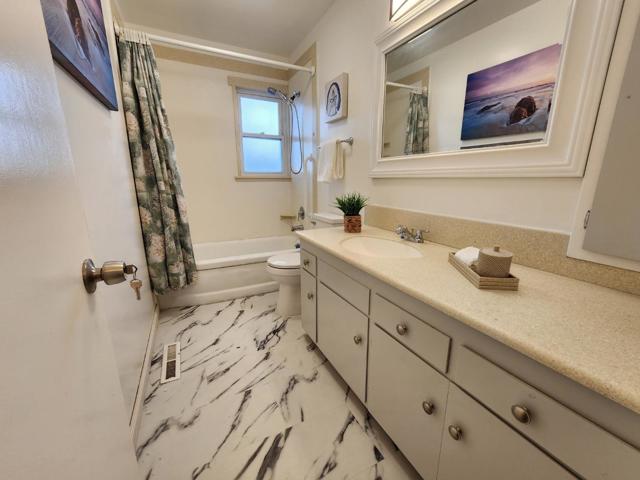 20 Tioga Way, Belmont CA: https://media.crmls.org/mediaz/8ddc1e3b-d3ac-4ff6-87e8-1bad3f7100c8.jpg