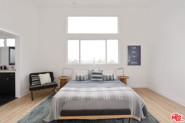 2514 Berkeley Avenue, Los Angeles CA: https://media.crmls.org/mediaz/8ddc4833-f67e-45b9-8e89-fae7aa0ceb2e.jpg