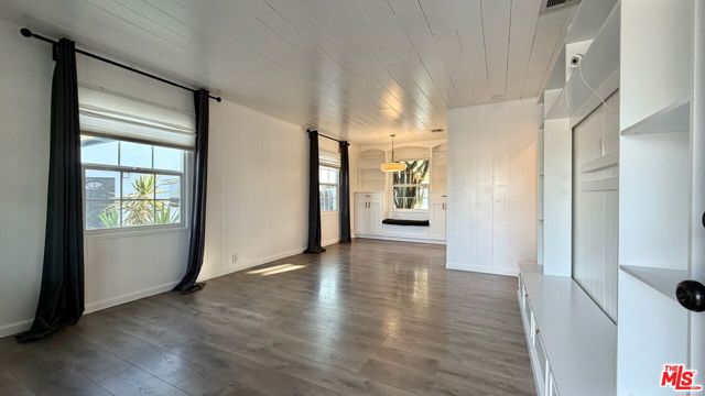 6257 Alcove Avenue, North Hollywood CA: https://media.crmls.org/mediaz/8ddc5762-6d2e-40e8-8845-c9d55840f9d0.jpg