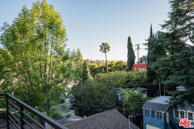 3850 Udell Court, Los Angeles CA: https://media.crmls.org/mediaz/8ddc9ba8-eb20-4e94-9133-45839b7afeea.jpg