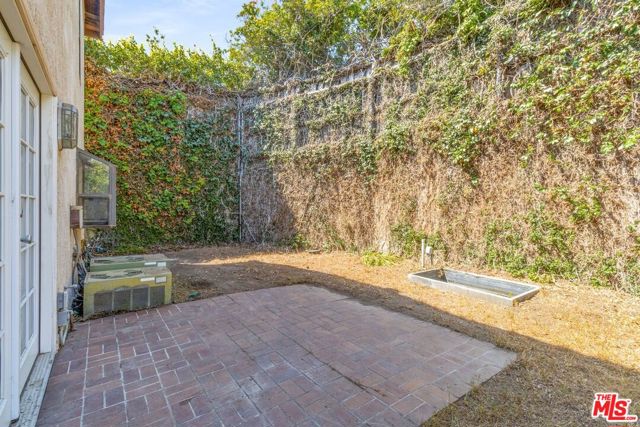 11 S Callecita, Laguna Beach CA: https://media.crmls.org/mediaz/8ddca2c7-2f6c-4161-adc3-3a6031b1bb4a.jpg