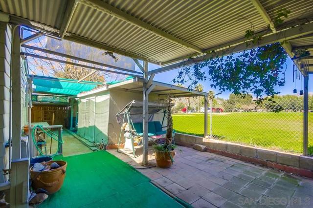 14215 Pecan Park Ln, El Cajon CA: https://media.crmls.org/mediaz/8ddd4202-43b1-48d4-bf2a-980d9cc4c3eb.jpg