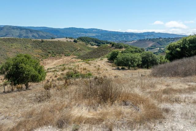 10265 Calle De Robles, Carmel Valley CA: https://media.crmls.org/mediaz/8ddd46d4-b6b1-4cc7-9385-19565719ddac.jpg