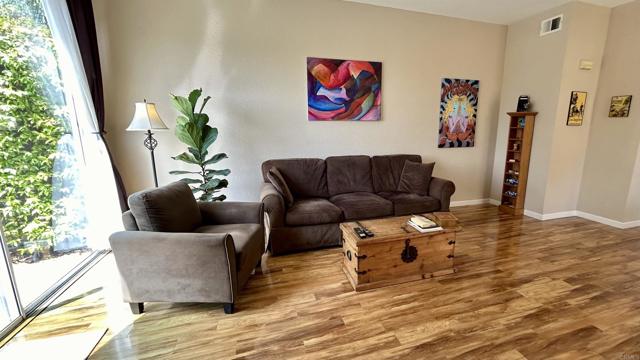 Detail Gallery Image 9 of 25 For 2683 Coventry Rd, Carlsbad,  CA 92010 - 3 Beds | 2/1 Baths