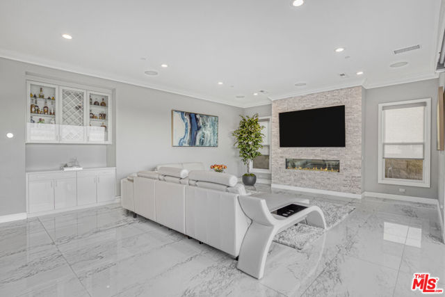 20254 Liverpool Way, Porter Ranch CA: https://media.crmls.org/mediaz/8dddc694-60f7-4401-8e0f-a17159305d50.jpg