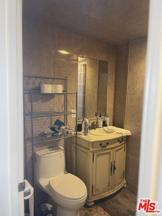 6908 Geyser Avenue, Reseda CA: https://media.crmls.org/mediaz/8ddde8f5-3aa8-452b-900c-9ab9cf76d2da.jpg