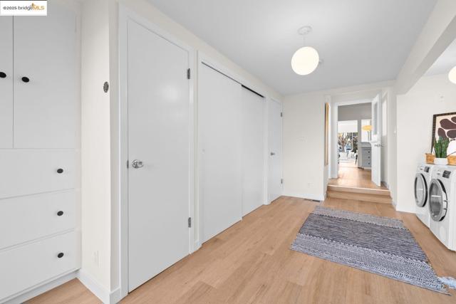 1241 Park Ave, Alameda CA: https://media.crmls.org/mediaz/8dde0fc4-1982-41cd-82e4-5997e9082d0a.jpg