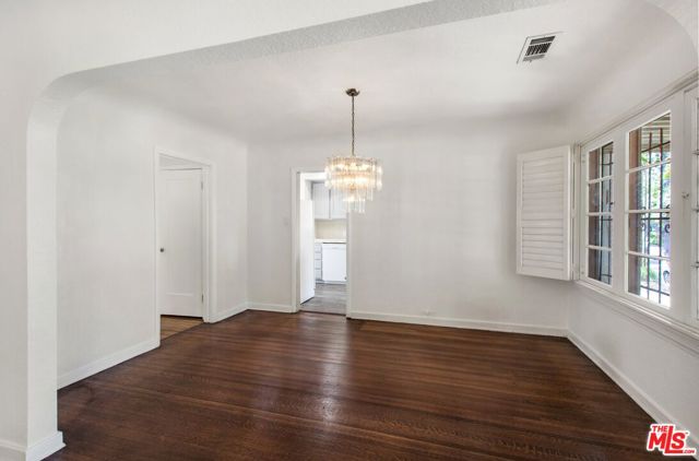 1558 Ellsmere Avenue, Los Angeles CA: https://media.crmls.org/mediaz/8dde25d7-bf96-413a-8202-f9eadfbb4ef3.jpg