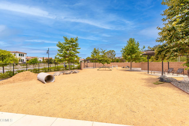 5024 Rexton Drive, Camarillo CA: https://media.crmls.org/mediaz/8dde32fe-57e8-4fdc-af32-2e2fb01f2bf1.jpg