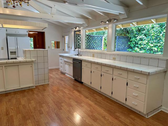 25228 La Loma Drive, Los Altos Hills CA: https://media.crmls.org/mediaz/8dde5659-87d1-45ac-b320-8d579ae1c40f.jpg