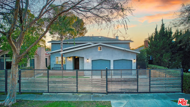 3937 Albright Avenue, Los Angeles, California 90066, 4 Bedrooms Bedrooms, ,3 BathroomsBathrooms,Single Family Residence,For Sale,Albright,25491505