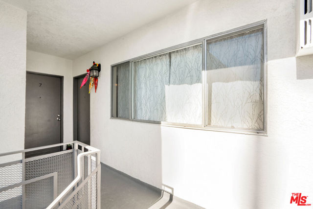 14805 Erwin Street, Van Nuys CA: https://media.crmls.org/mediaz/8de0009d-a776-4c26-a314-9b2f995acc08.jpg