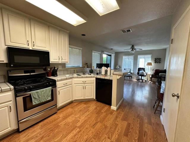 8959 Boreal Way, Elk Grove CA: https://media.crmls.org/mediaz/8de06475-2749-490e-8703-89ff750268af.jpg