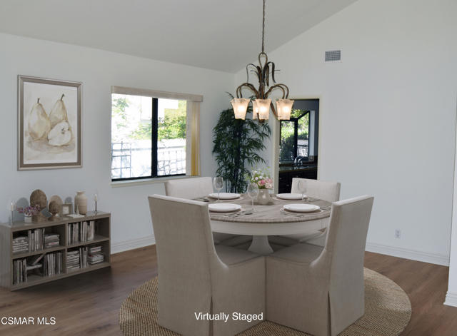 2462 Rikkard Drive, Thousand Oaks CA: https://media.crmls.org/mediaz/8de070bc-fa33-4224-af06-bf115a793b30.jpg