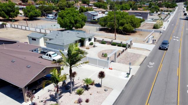 5361 Central Ave, Bonita CA: https://media.crmls.org/mediaz/8de0d463-db34-41bb-8231-64ba7df5f5a6.jpg