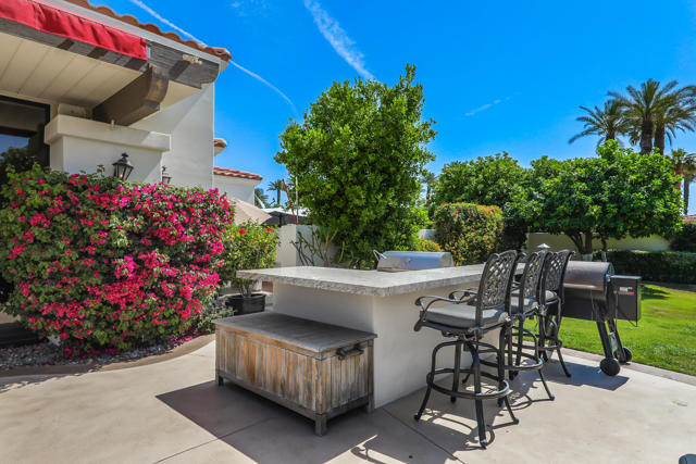 79455 Briarwood, La Quinta CA: https://media.crmls.org/mediaz/8de0e5ff-819a-43b2-a3e5-5b829c4c2491.jpg
