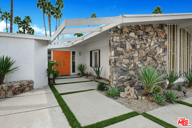 1155 E Mesquite Avenue, Palm Springs CA: https://media.crmls.org/mediaz/8de1234d-9631-454e-8f9e-6e49011865f4.jpg
