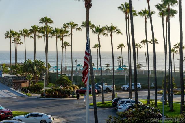1820 Avenida Del Mundo, Coronado CA: https://media.crmls.org/mediaz/8de129f5-695b-4555-b683-4770d9d0e764.jpg