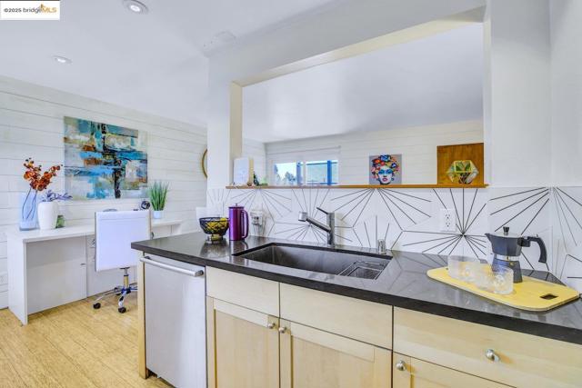2327 10Th St, Berkeley CA: https://media.crmls.org/mediaz/8de150bf-d1e3-44d6-b358-0bcc63bc6c3d.jpg