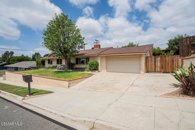 3317 Dalhart Avenue, Simi Valley CA: https://media.crmls.org/mediaz/8de1a087-6b55-4d6c-b8e3-f9cb7366aa16.jpg