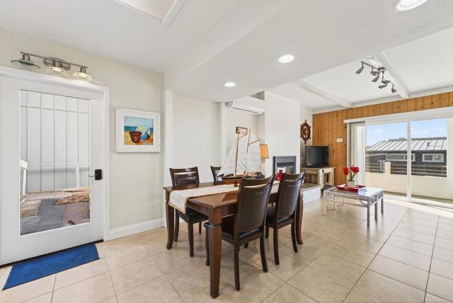 619 Beach Drive, Aptos CA: https://media.crmls.org/mediaz/8de1e2dc-38c6-45f4-8402-04a142f4a23a.jpg