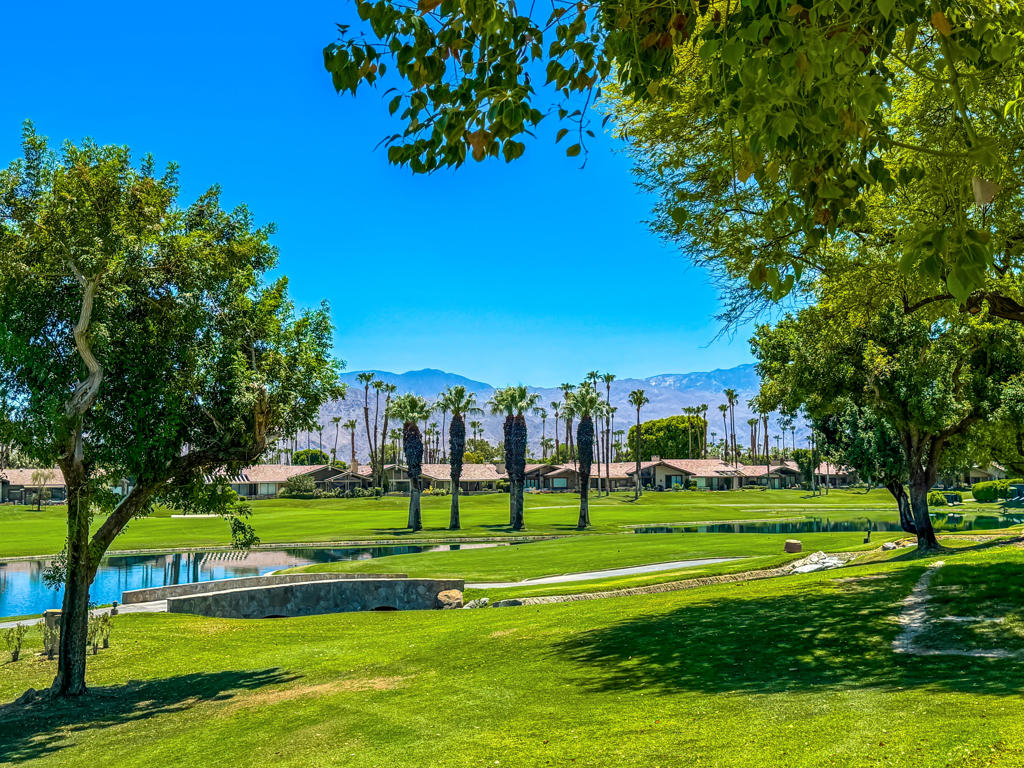 https://media.crmls.org/mediaz/8de29791-fd38-45d2-b91a-4e7c2b7fa19c.jpg?preset=X-Large