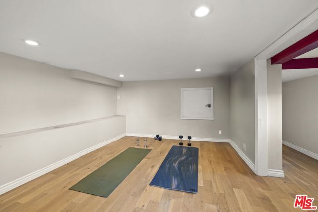 1018 N Tigertail Road, Los Angeles CA: https://media.crmls.org/mediaz/8de2fdb4-ead2-460f-bc08-9fd042b2c173.jpg