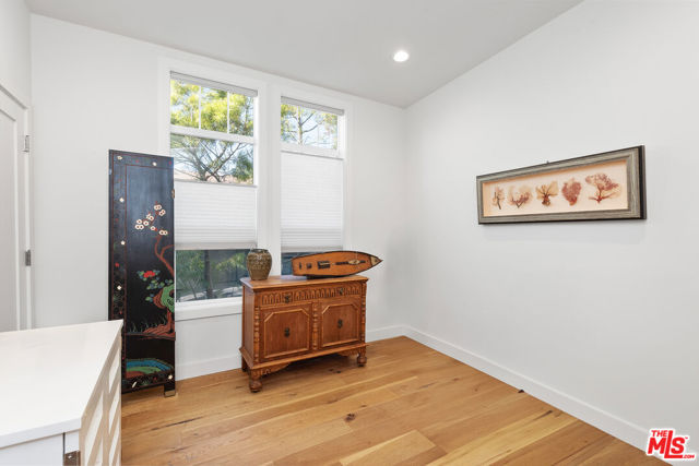 29500 Heathercliff Road, Malibu CA: https://media.crmls.org/mediaz/8de408ca-84be-4503-bf5b-13b84a97afb8.jpg