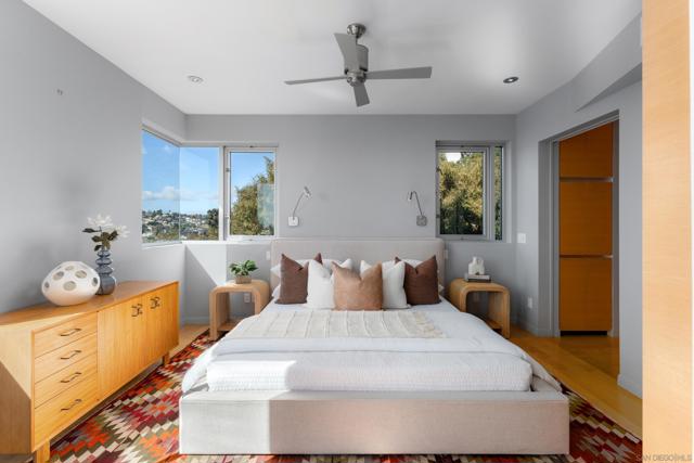 2730 Brant St, San Diego CA: https://media.crmls.org/mediaz/8de41c87-1b0c-487d-8d30-8f67926c1b30.jpg