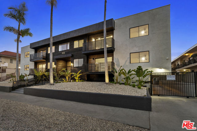 4938 Rosewood Avenue, Los Angeles CA: https://media.crmls.org/mediaz/8de496d0-aa5f-4c78-8b04-162fbd2bb14d.jpg