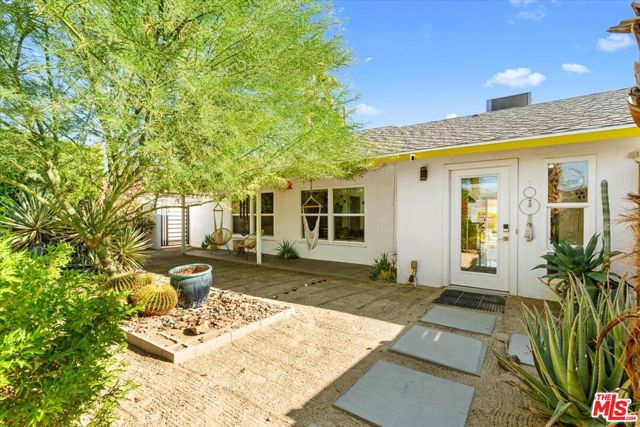 3963 E Calle San Antonio, Palm Springs, CA 92264