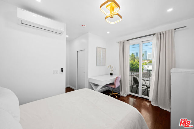 10623 W Olympic Boulevard, Los Angeles CA: https://media.crmls.org/mediaz/8de5f00c-37cc-4734-bce7-778e08de0fea.jpg