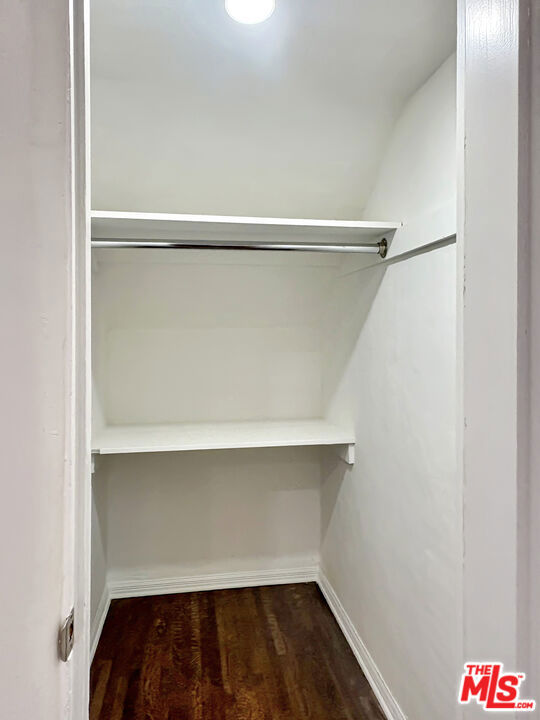 170 N Orange Drive, Los Angeles CA: https://media.crmls.org/mediaz/8de5f08d-ce43-4b94-817f-0f8143d1b3ef.jpg